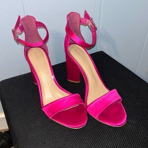Fuscia pink Gianni Bini heels size 8 1/2